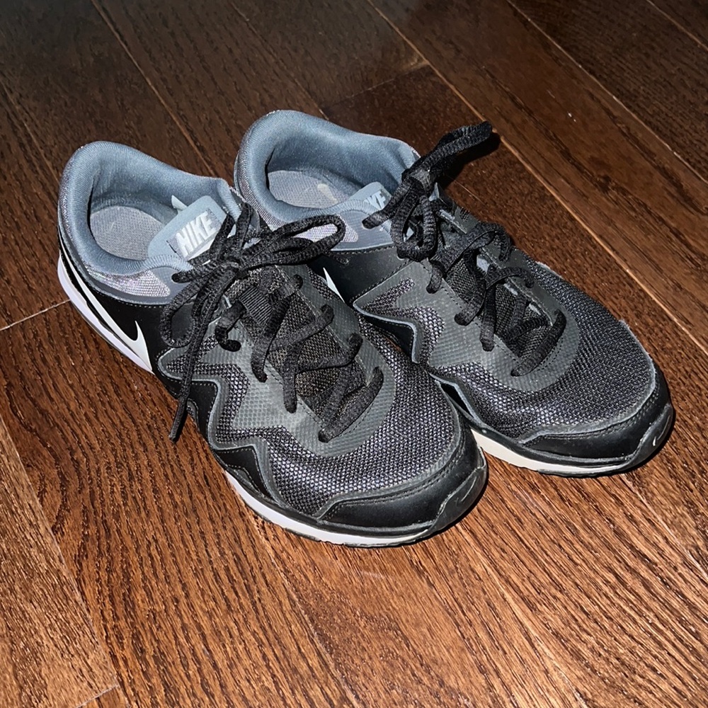 Nike sneakers women’s size 7.5